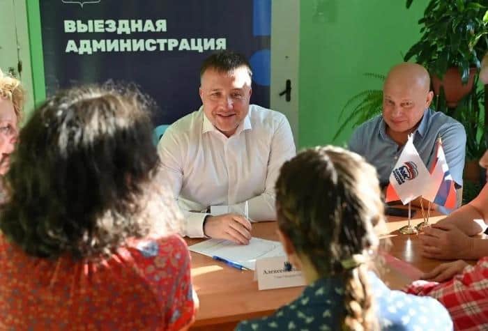 Власти Серпухова встретились с жителями Пущино в школе №3