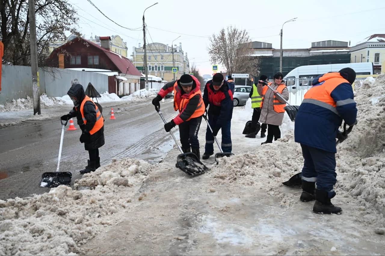 Очистка Серпухова от снега продолжается