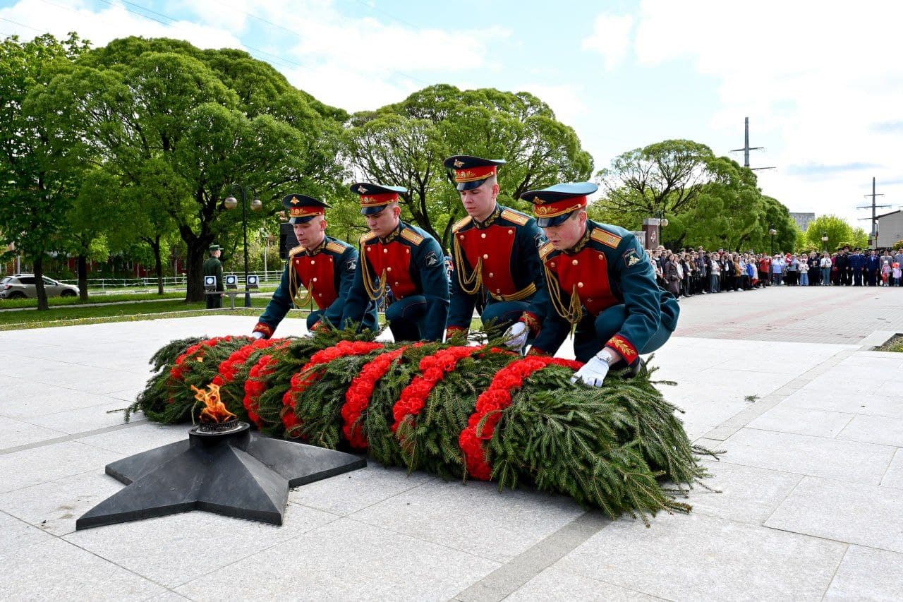 В Серпухове прошли церемонии возложения цветов к мемориалам