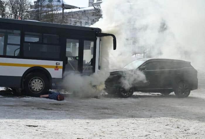 В Серпухове спасатели тушили автобус и "спасали" студентов
