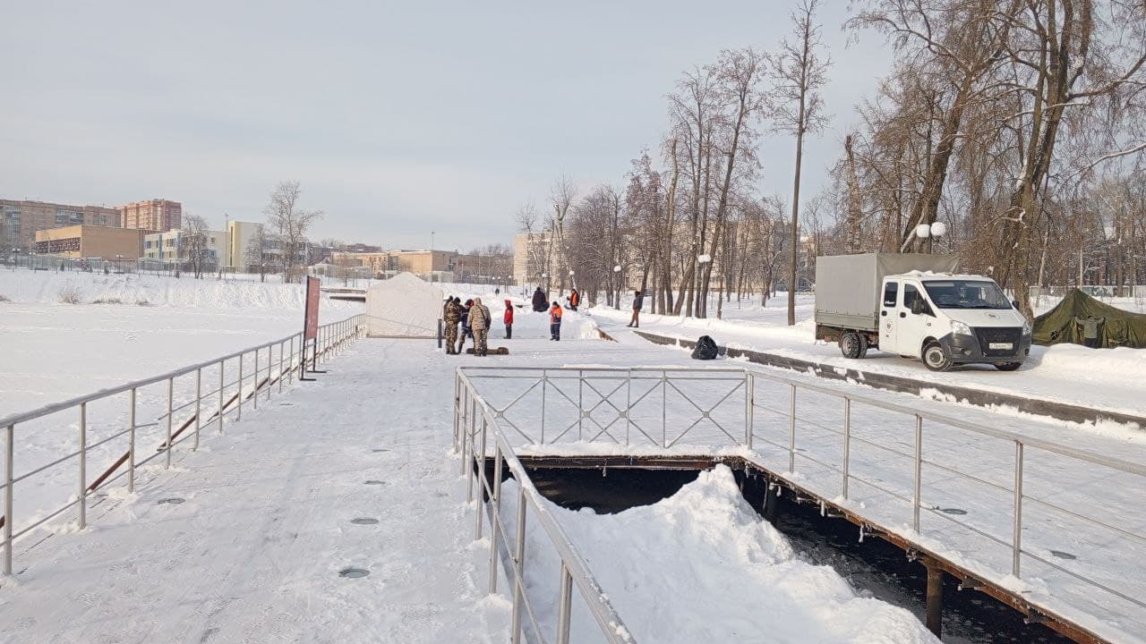 В Большом Серпухове идет заключительная подготовка к крещенским купаниям