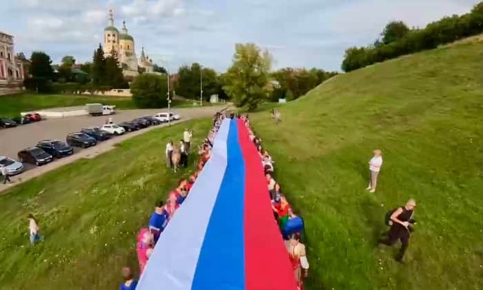 100-метровый триколор развернули на Соборной горе
