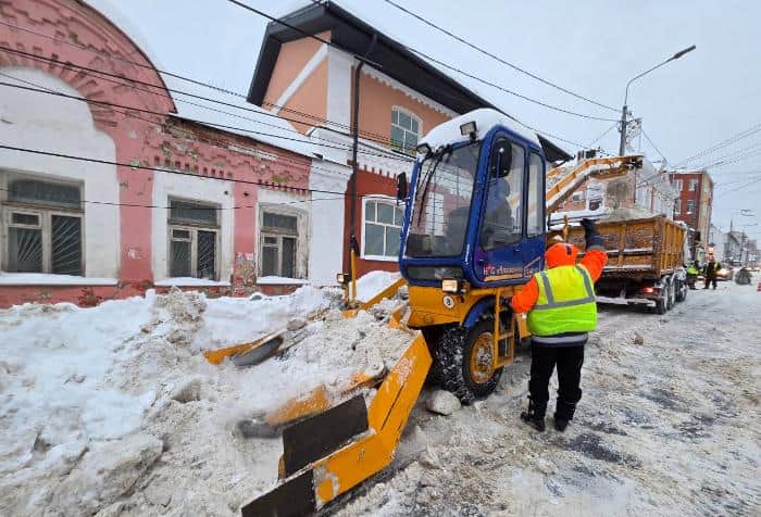 Круглосуточно чистят снег в Серпухове