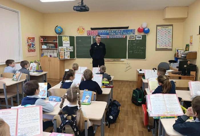 В школах и детсадах Серпухова проводят уроки дорожной безопасности