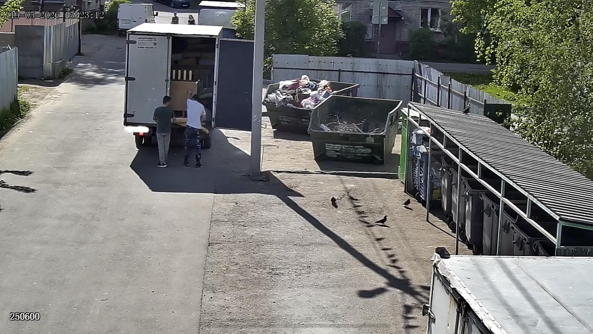 «Безопасный регион» не спит: в Серпухове камеры штрафуют за мусор у баков