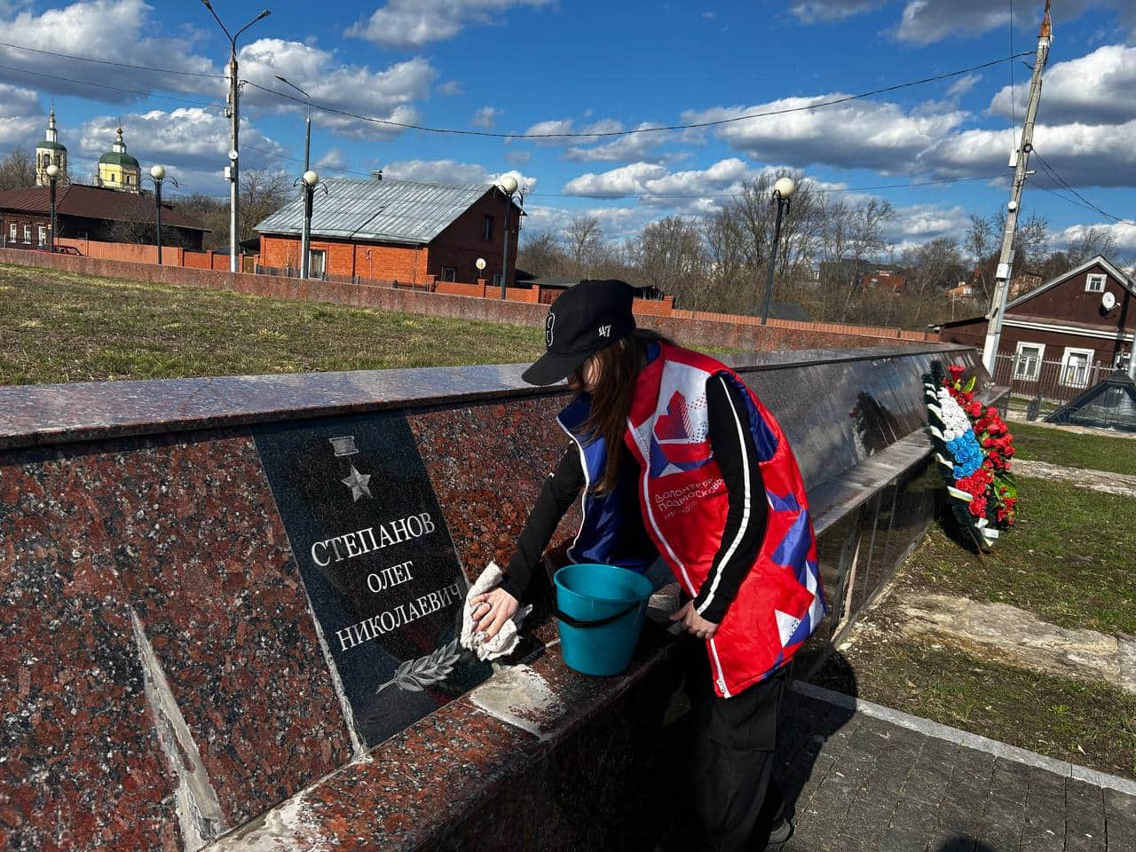 Серпуховские волонтеры присоединились к общегородскому субботнику