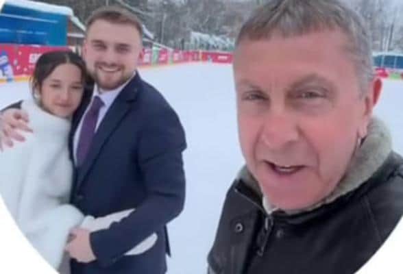 Молодожены в Серпухове выбрали каток в Питомнике для свадебной фотосессии