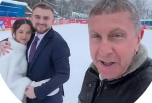 Молодожены в Серпухове выбрали каток в Питомнике для свадебной фотосессии