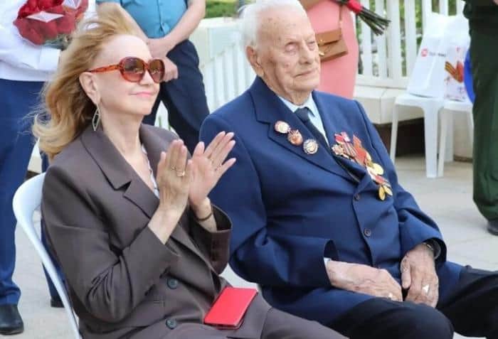 В Пущино накануне 9 Мая навестили ветерана Александра Вагина