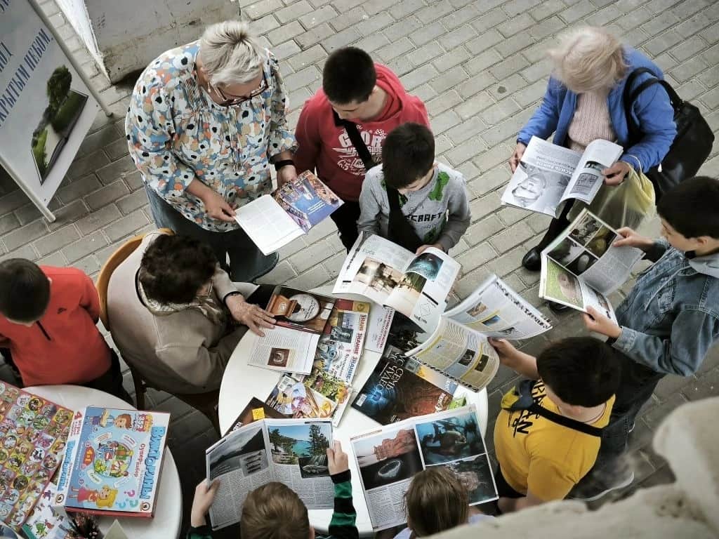 В Пущино открыли читальный зал на свежем воздухе