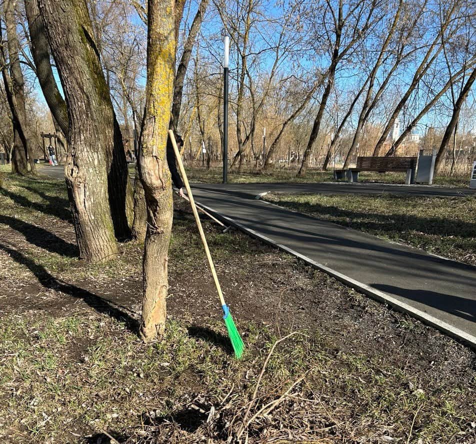 В городском округе Серпухов продолжается весенне-летняя уборка территорий