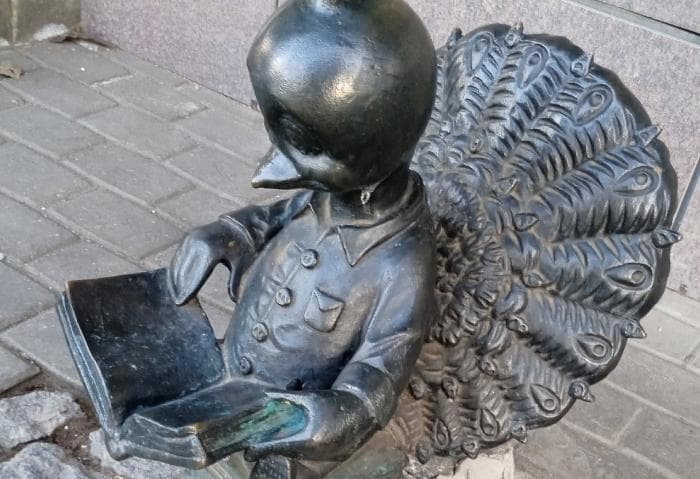 Туристы в Серпухове продолжают искать павлинов