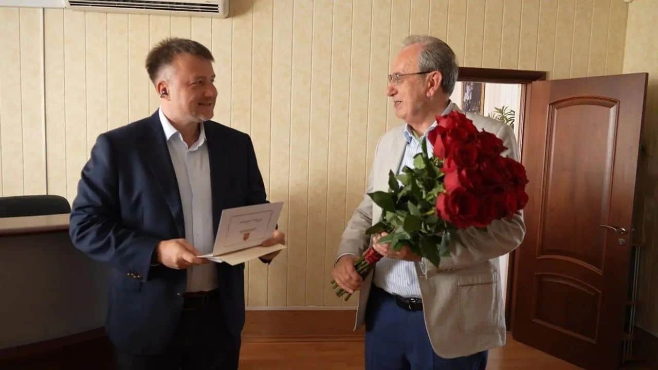 Глава Серпухова поздравил народного учителя Александра Лысикова с днем рождения