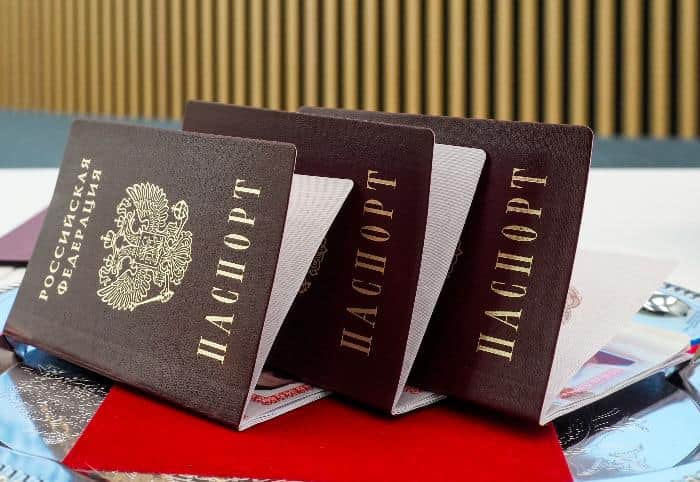 Получить первый паспорт в торжественной обстановке может каждый