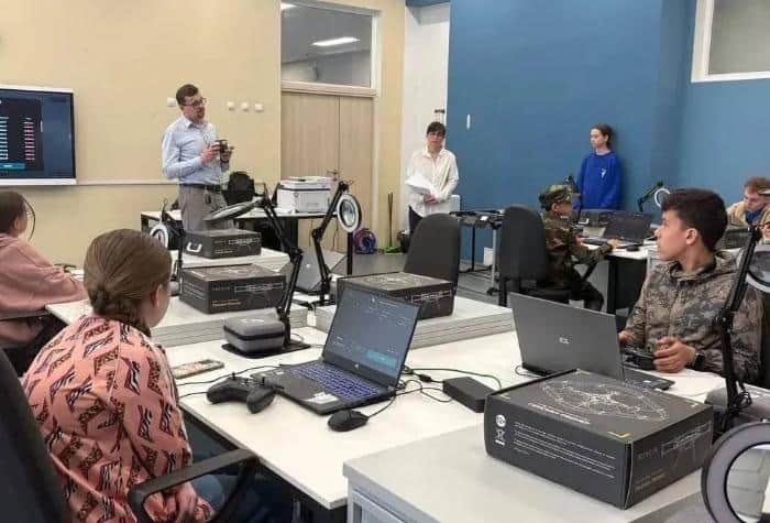 Школьникам дадут до 10 баллов к ЕГЭ за умение управлять дроном