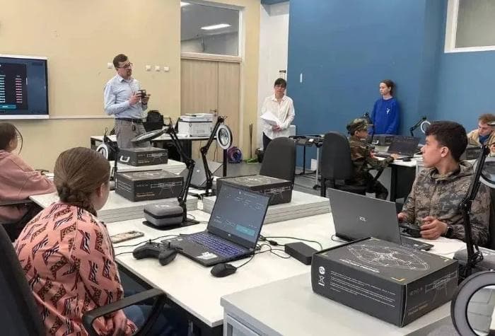 Школьникам дадут до 10 баллов к ЕГЭ за умение управлять дроном