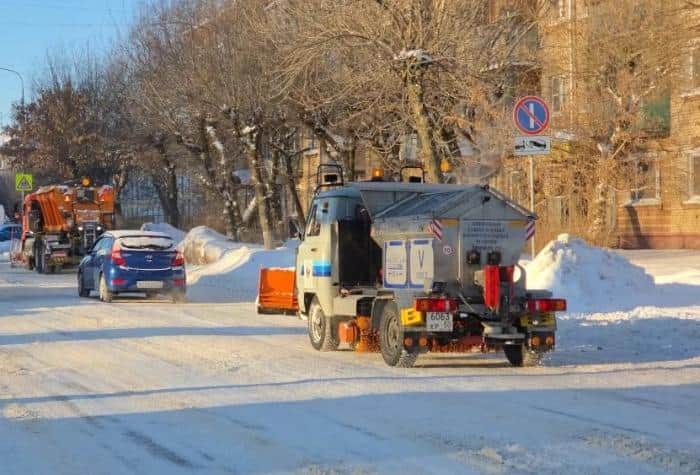 В Серпухове всю ночь чистили снег