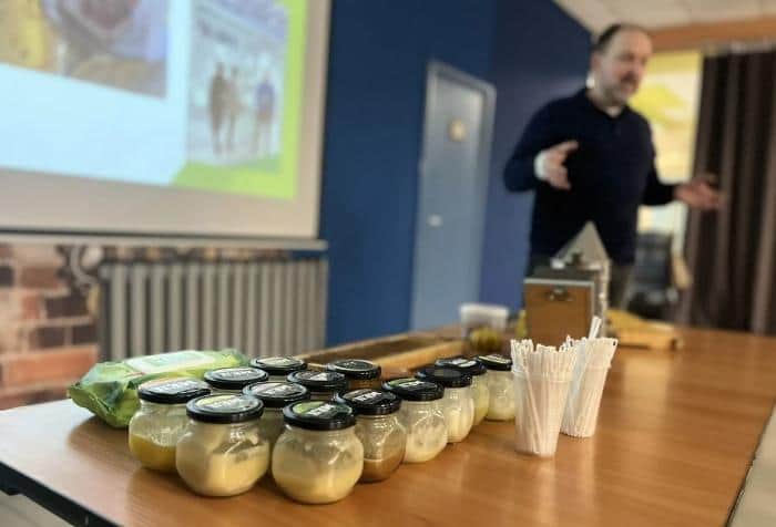 Для пенсионеров в Серпухове провели лекцию-дегустацию с мёдом