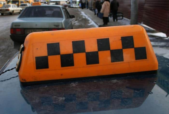 Такси неправильного цвета в Подмосковье лишают права на перевозку