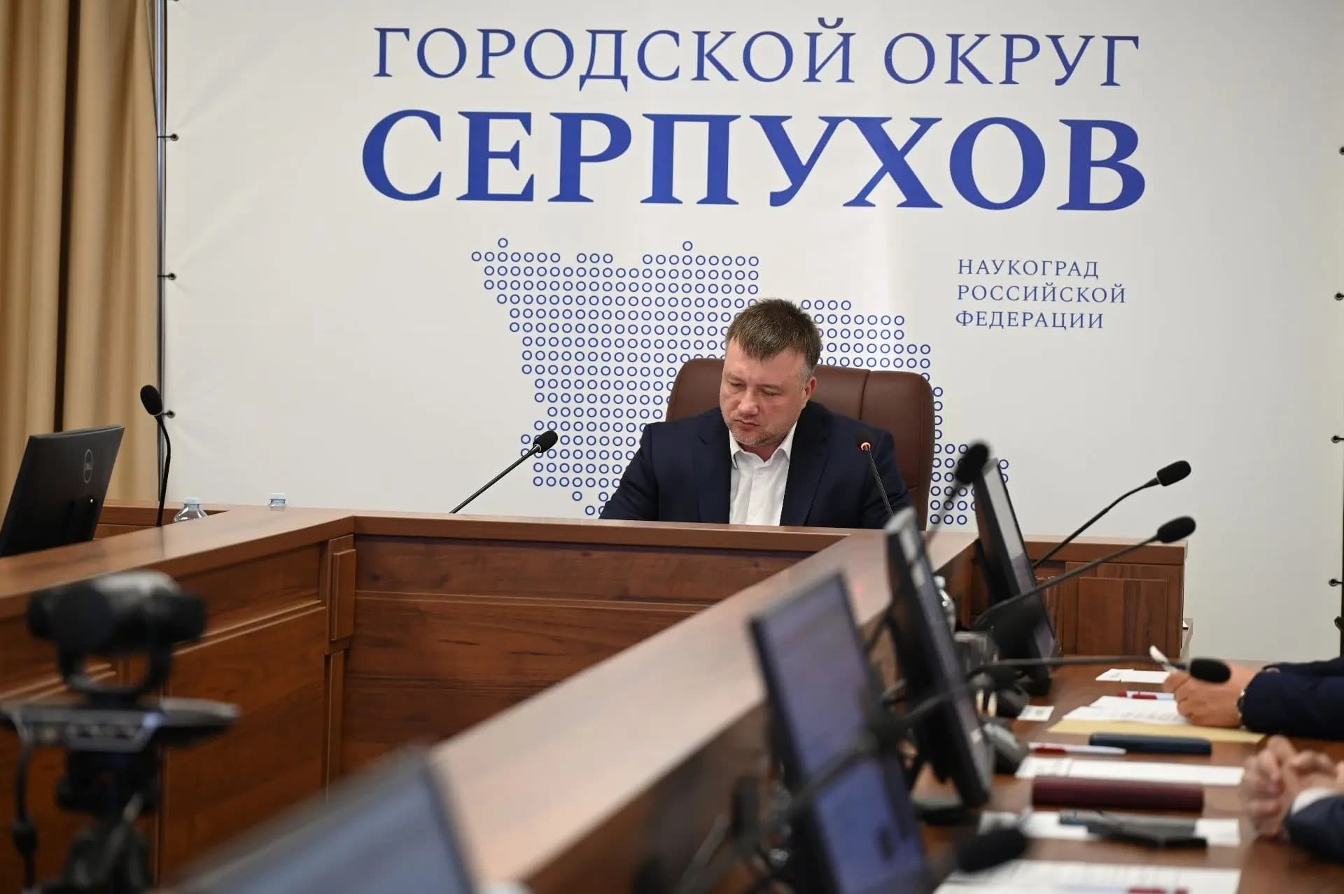 В Серпухове обсудили безопасность, школы, дороги и подготовку к праздникам