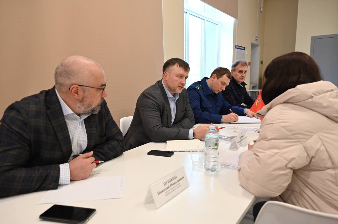 В школе № 13 прошла встреча «выездной администрации» с жителями муниципалитета