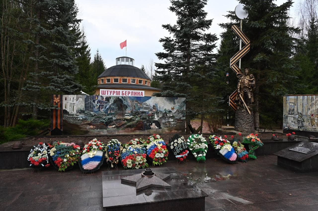 В преддверии 80-летия Победы: в Большом Серпухове обновляют воинские мемориалы