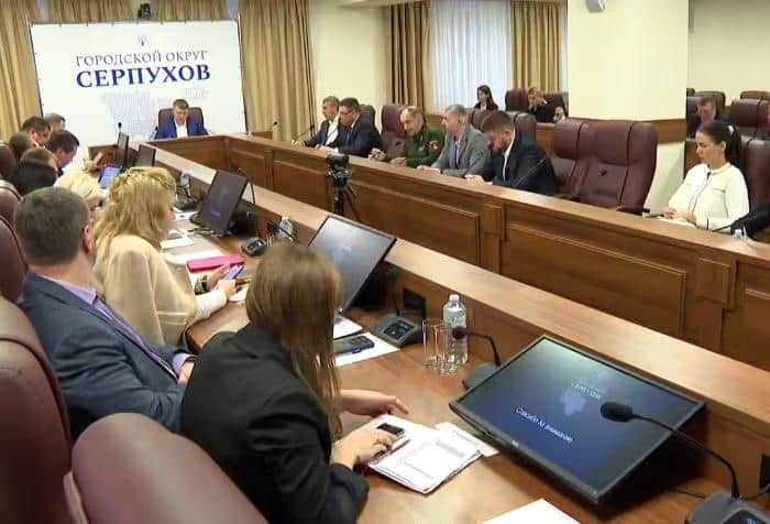 Серпуховские власти отчитались о работе с подростками и контроле за порядком