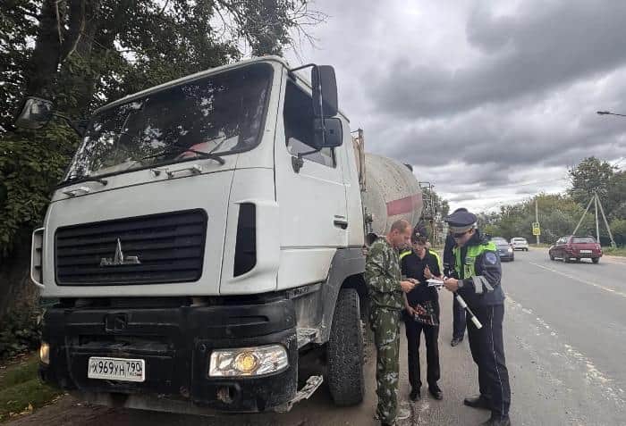 Дальнобойщикам в Серпухове напомнили про сон, ремни и сухой закон