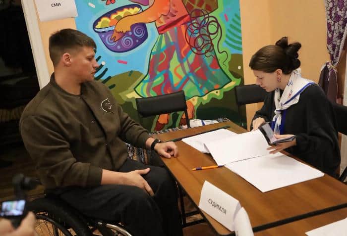 Чемпион мира среди спортсменов с ПОДА из Серпухова проголосовал в Глазово