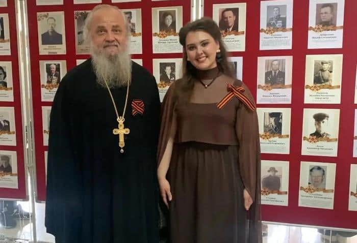 Серпуховичка спела «Катюшу» и прошла в «Бессмертном полку» в Малайзии