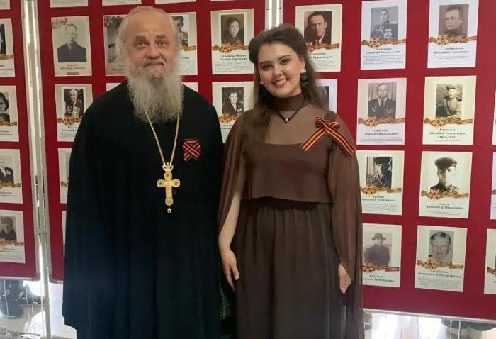 Серпуховичка спела «Катюшу» и прошла в «Бессмертном полку» в Малайзии