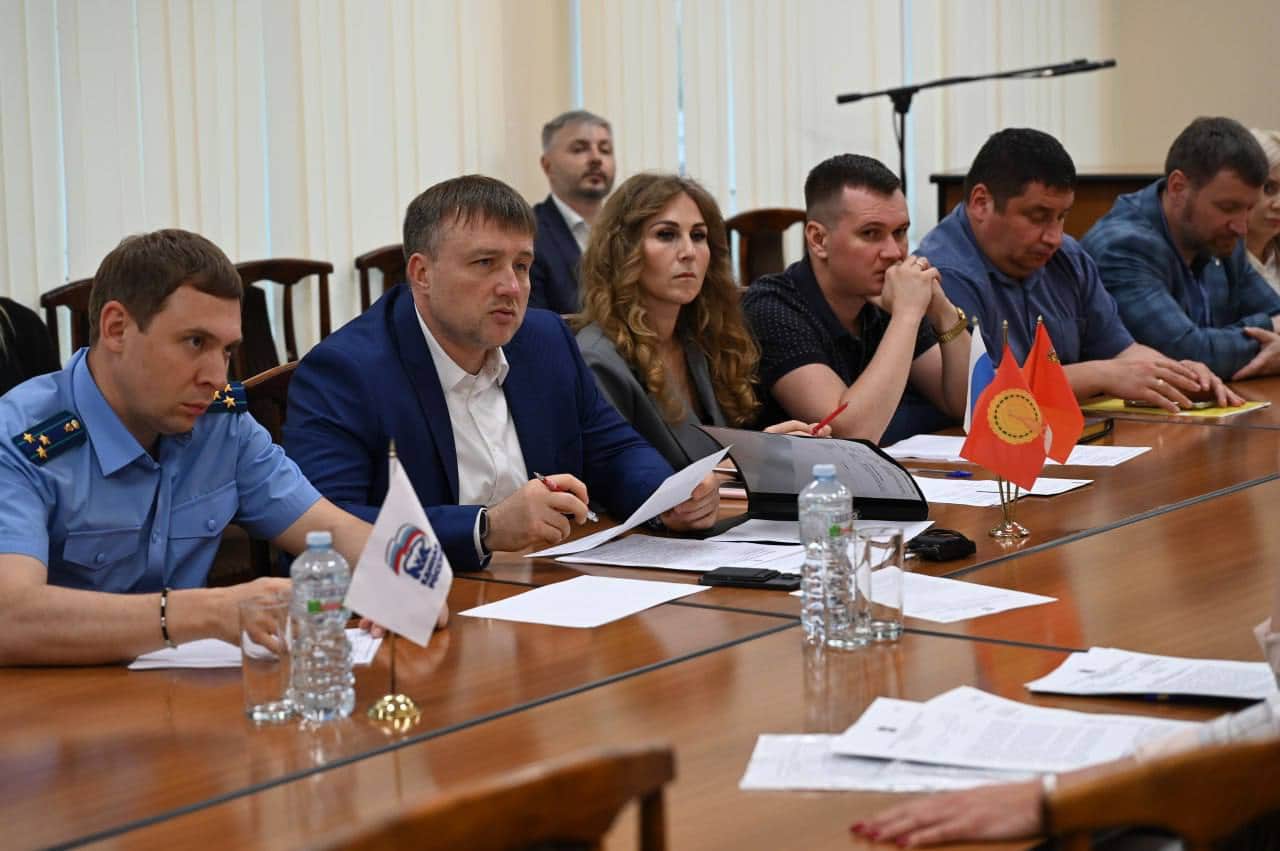 Глава Серпухова Алексей Шимко вместе с прокурором Виталием Хрипуновым провёл личный приём граждан