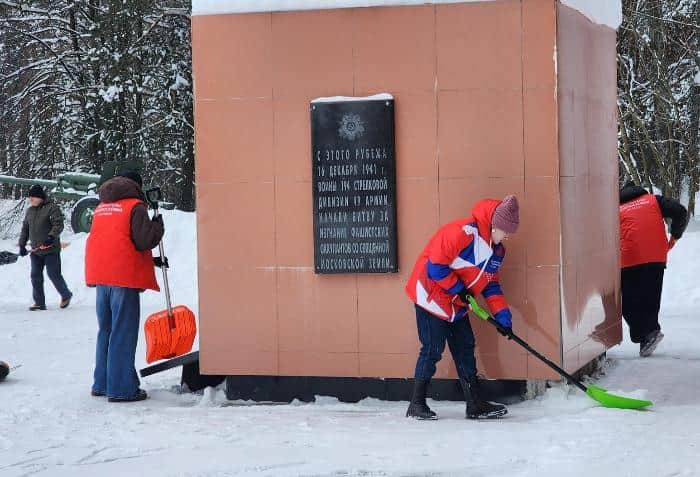 «Рубеж обороны» от снега очистили волонтеры из Протвино