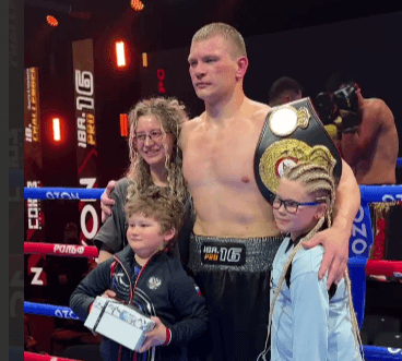 Сусленков защитил титул WBA Continental в Серпухове