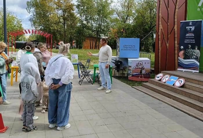 В Серпухове дети повторили правила дорожного движения прямо в парке