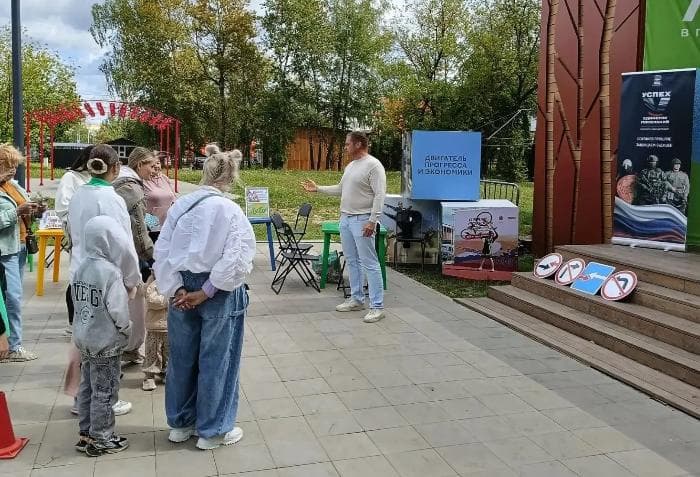 В Серпухове дети повторили правила дорожного движения прямо в парке