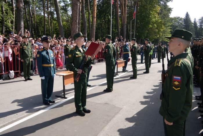 В Серпухове прошла присяга первокурсников военного института