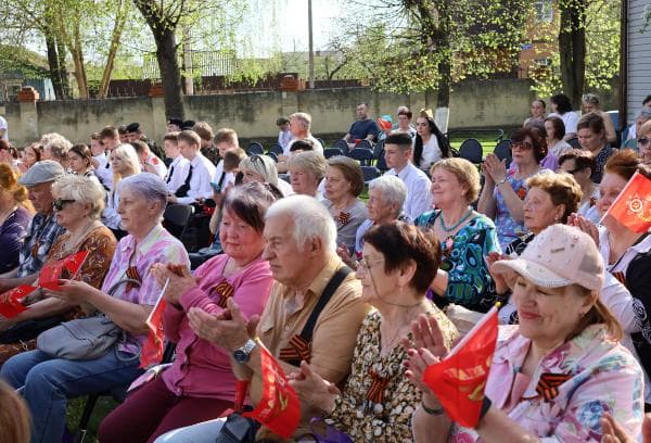 200 серпуховичей пришли на акцию «Дети войны — дети Победы»