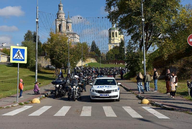 Байкеры закрыли мотосезон пробегом по улицам Серпухова