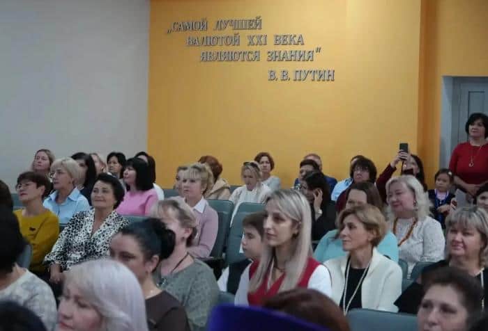 Воспитателей и дошкольных работников наградили в Серпухове