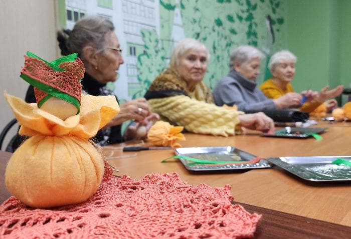 Куклу от осенней хандры научили делать протвинцев