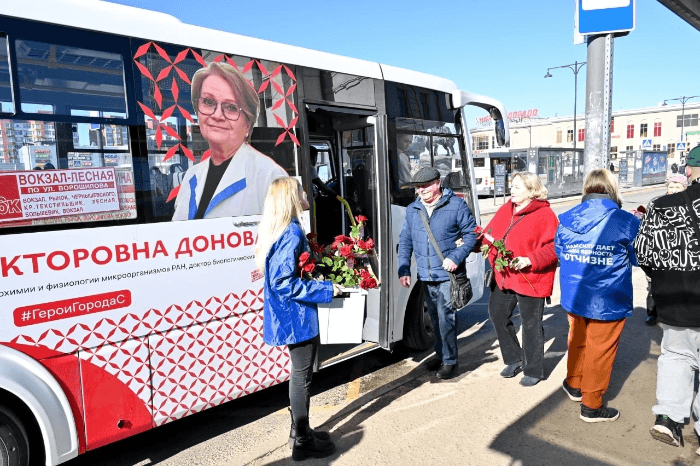 Автобусы с портретами выдающихся женщин Серпухова вышли на маршрут