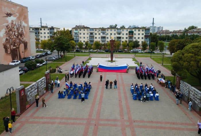 Под развернутый триколор вручили в Серпухове первые паспорта самым достойным