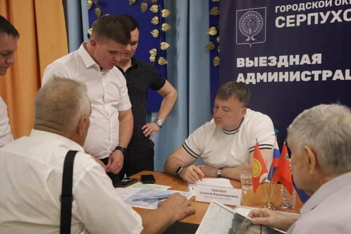 На выездной администрации в Пролетарском власти обсудили с жителями проблемы ЖКХ