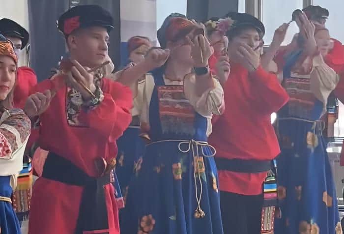 В Серпухове в День воссоединения с Крымом развернули 4 площадки с матрёшками и выставками
