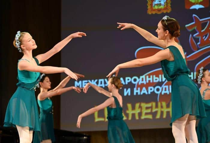 В Серпухове открылся конкурс «Солнечный павлин» с участием артистов из 10 стран