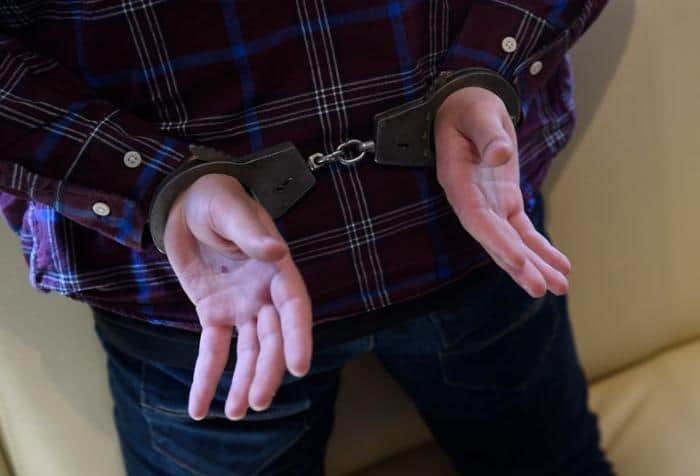 В Серпухове задержали пару, обманувшую студента на 25 миллионов рублей