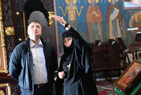 Глава Серпухова поздравил настоятельницу Владычного монастыря с юбилеем