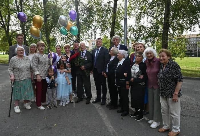 Легендарный юбиляр из Пущино принимает поздравления со 100-летием