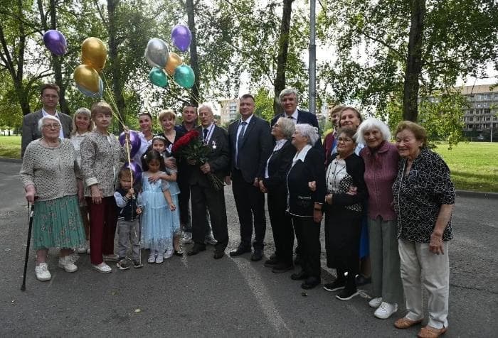 Легендарный юбиляр из Пущино принимает поздравления со 100-летием